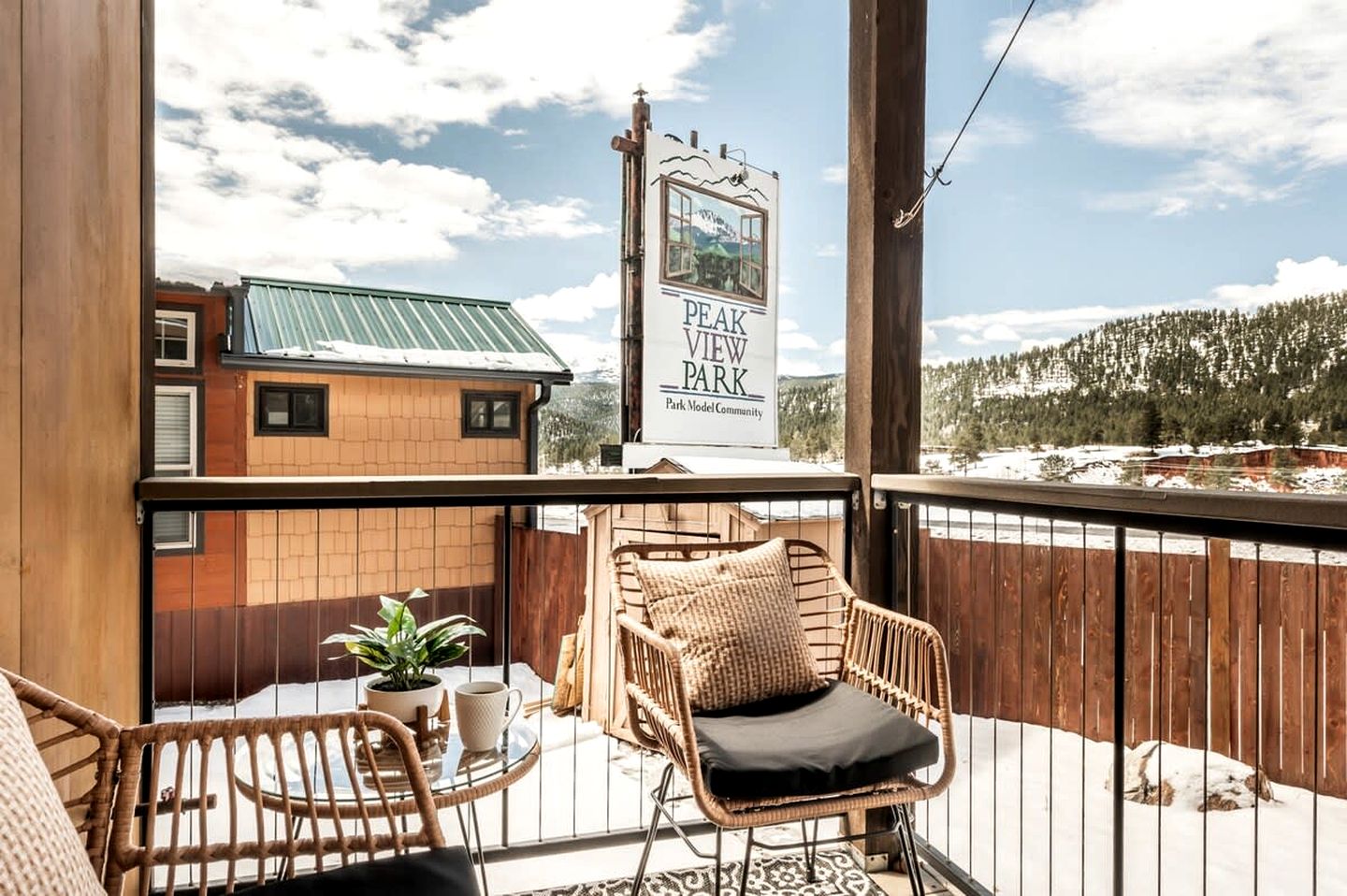 Beautiful Tiny Home Nestled in Woodland Park and near Manitou Springs, Perfect for a Weekend Getaway