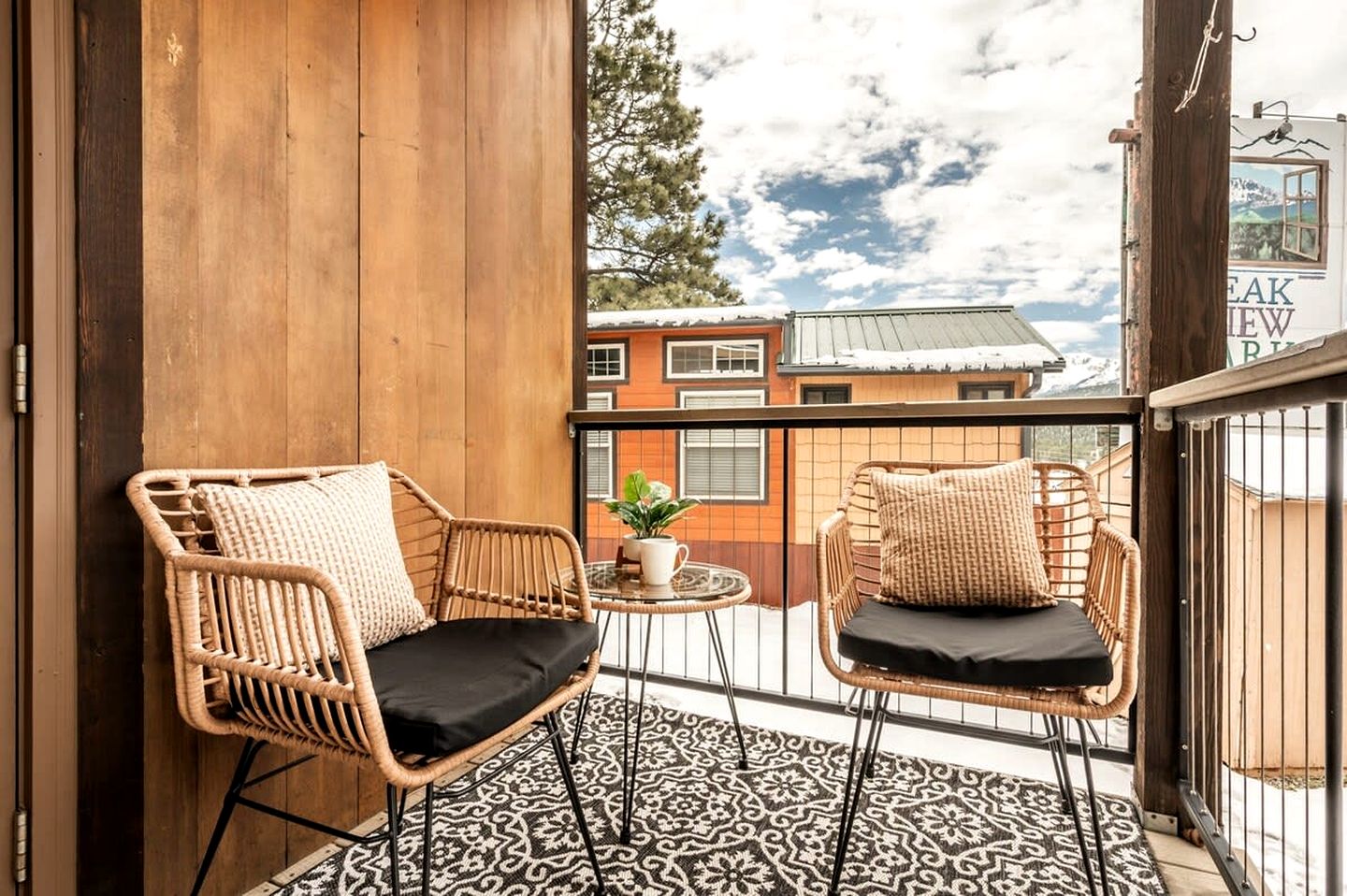 Beautiful Tiny Home Nestled in Woodland Park and near Manitou Springs, Perfect for a Weekend Getaway