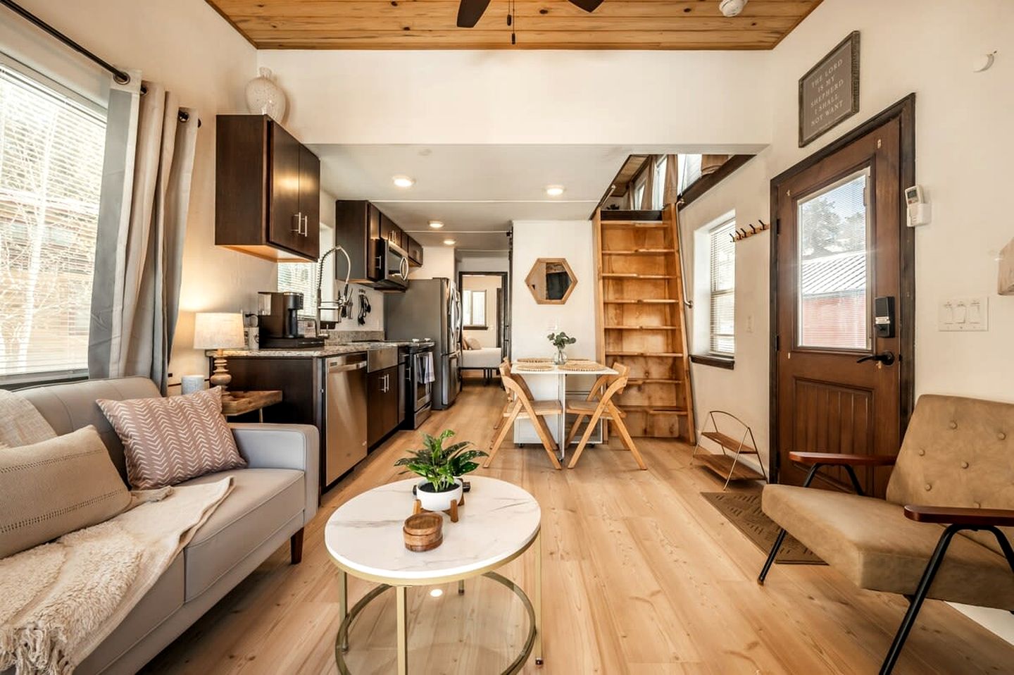 Beautiful Tiny Home Nestled in Woodland Park and near Manitou Springs, Perfect for a Weekend Getaway