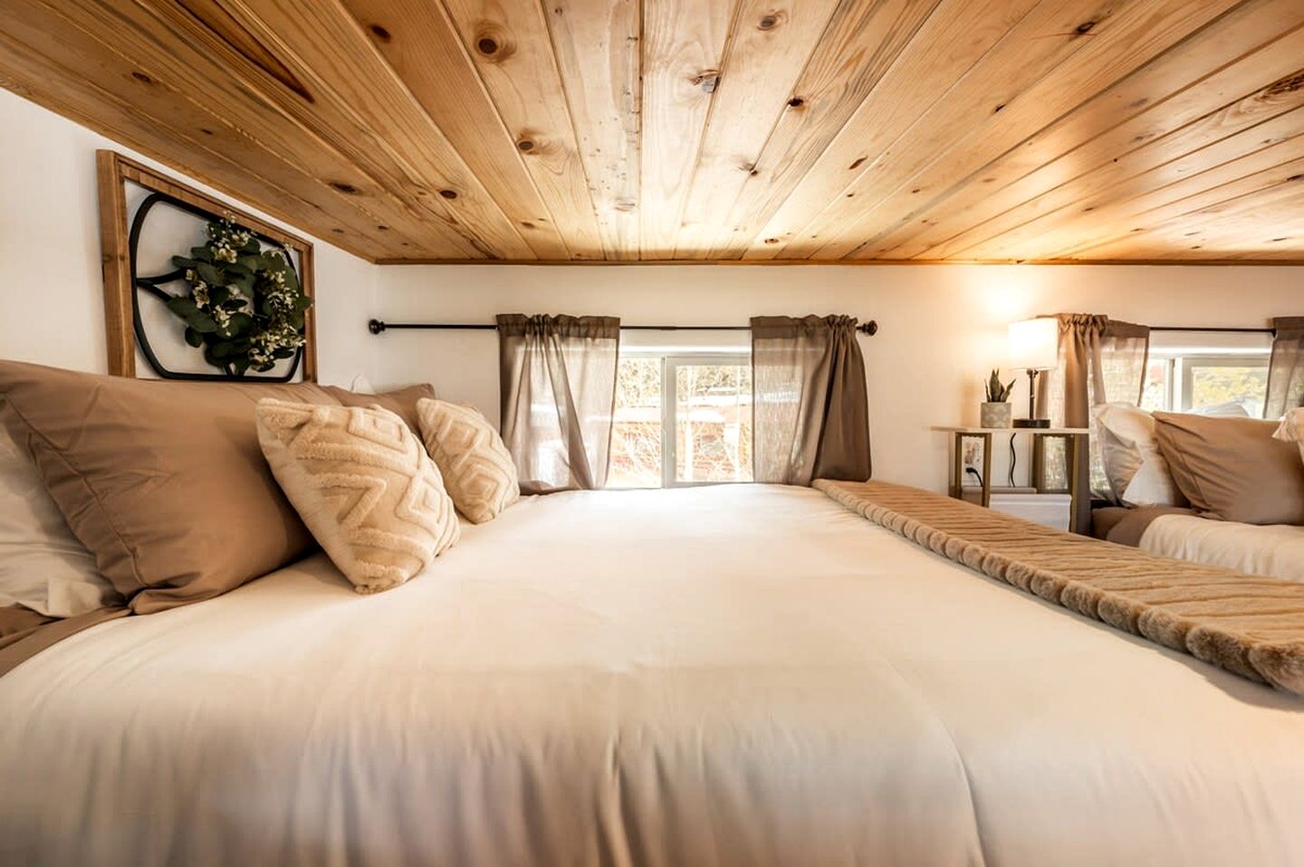 Beautiful Tiny Home Nestled in Woodland Park and near Manitou Springs, Perfect for a Weekend Getaway