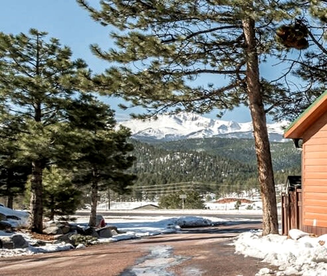 Beautiful Tiny Home Nestled in Woodland Park and near Manitou Springs, Perfect for a Weekend Getaway