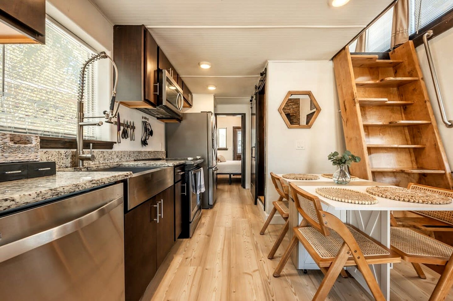 Beautiful Tiny Home Nestled in Woodland Park and near Manitou Springs, Perfect for a Weekend Getaway