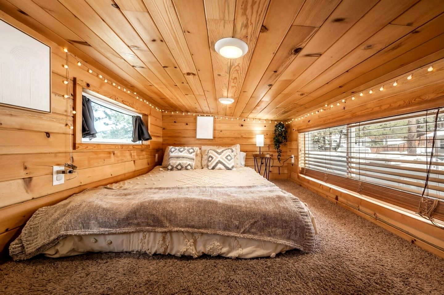 Rustic Tiny Home near Garden of the Gods, Perfect for a Weekend Getaway from Colorado Springs