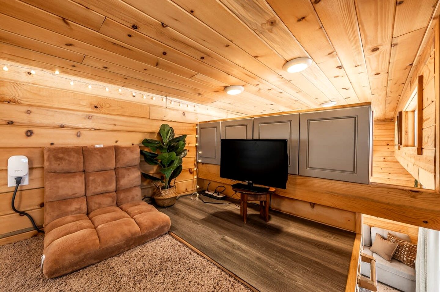 Rustic Tiny Home near Garden of the Gods, Perfect for a Weekend Getaway from Colorado Springs