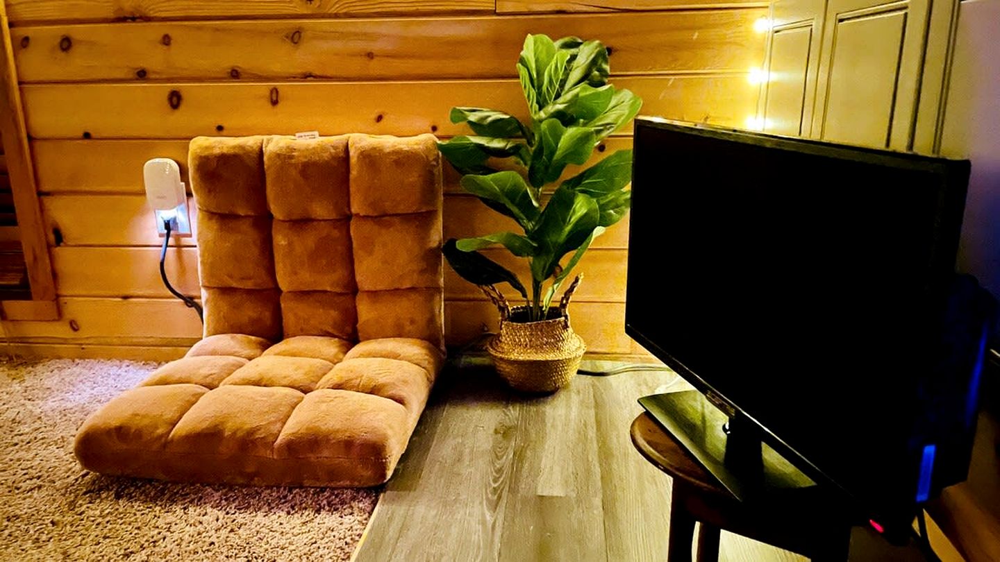 Rustic Tiny Home near Garden of the Gods, Perfect for a Weekend Getaway from Colorado Springs