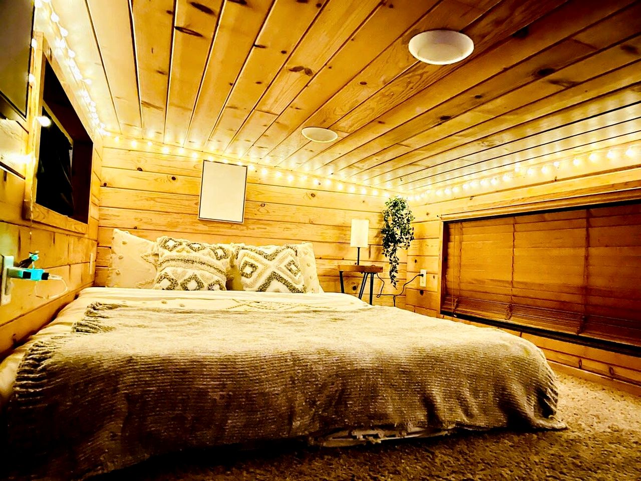 Rustic Tiny Home near Garden of the Gods, Perfect for a Weekend Getaway from Colorado Springs