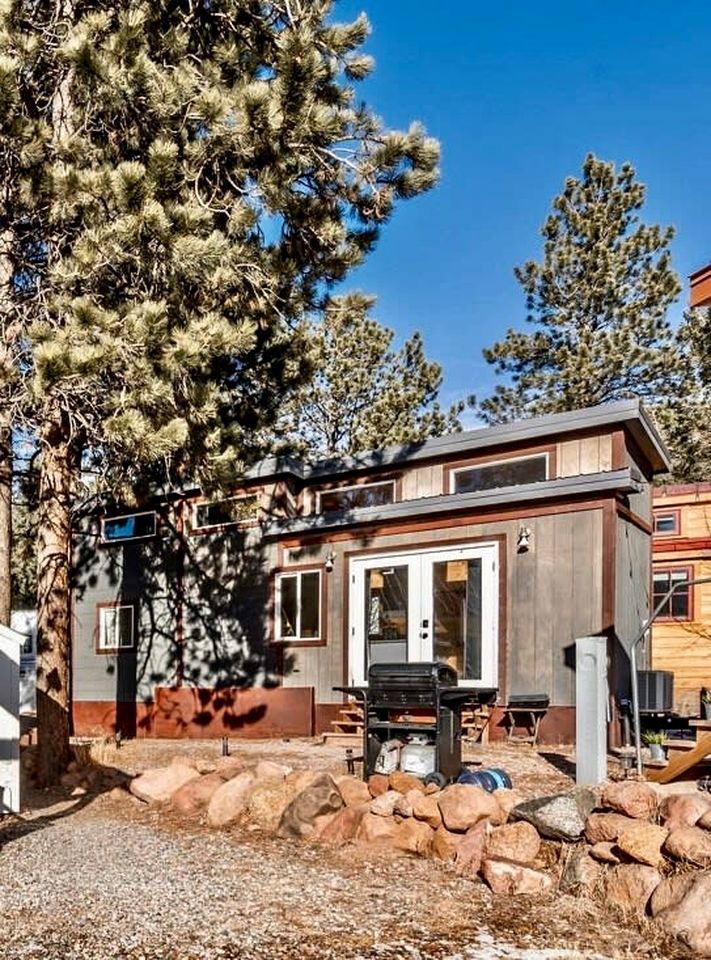 Rustic Tiny Home near Garden of the Gods, Perfect for a Weekend Getaway from Colorado Springs
