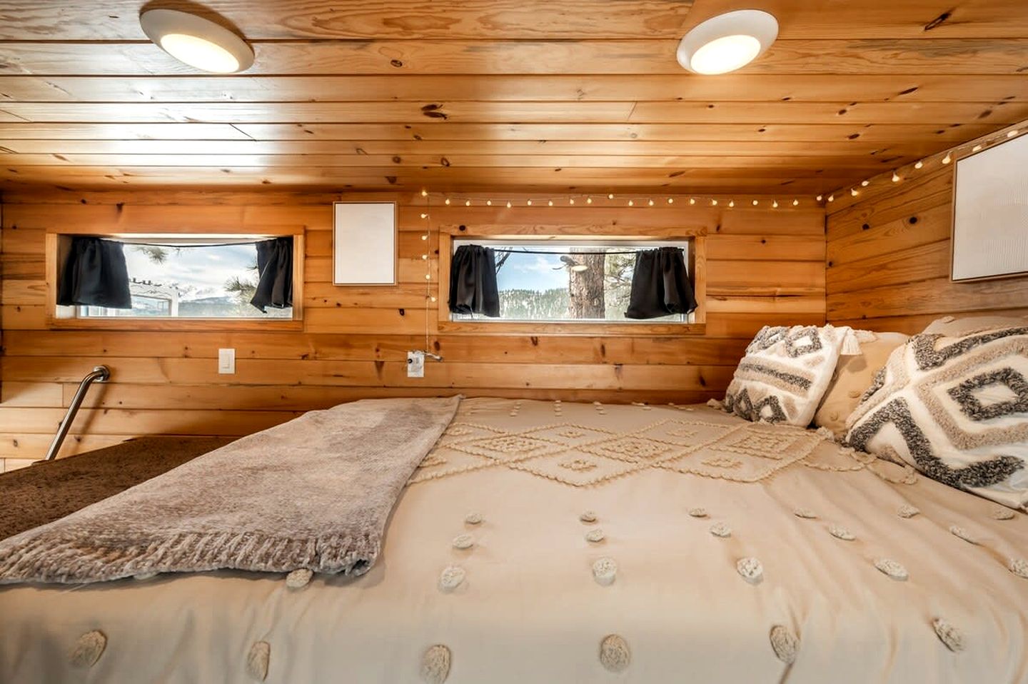 Rustic Tiny Home near Garden of the Gods, Perfect for a Weekend Getaway from Colorado Springs