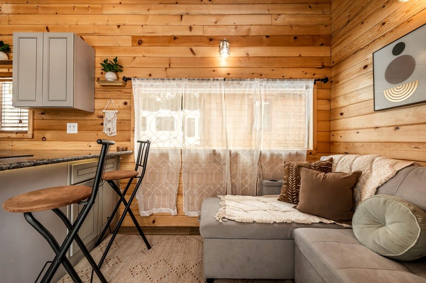 Rustic Tiny Home near Garden of the Gods, Perfect for a Weekend Getaway from Colorado Springs