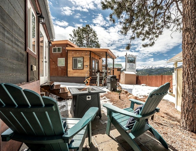 Rustic Tiny Home near Garden of the Gods, Perfect for a Weekend Getaway from Colorado Springs