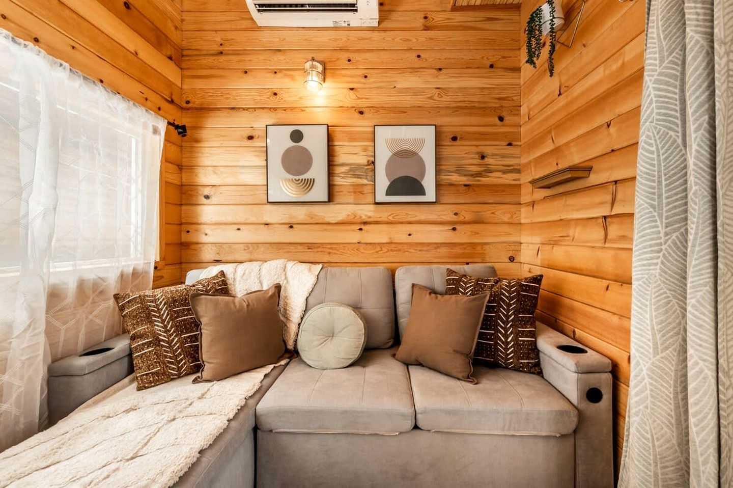Rustic Tiny Home near Garden of the Gods, Perfect for a Weekend Getaway from Colorado Springs