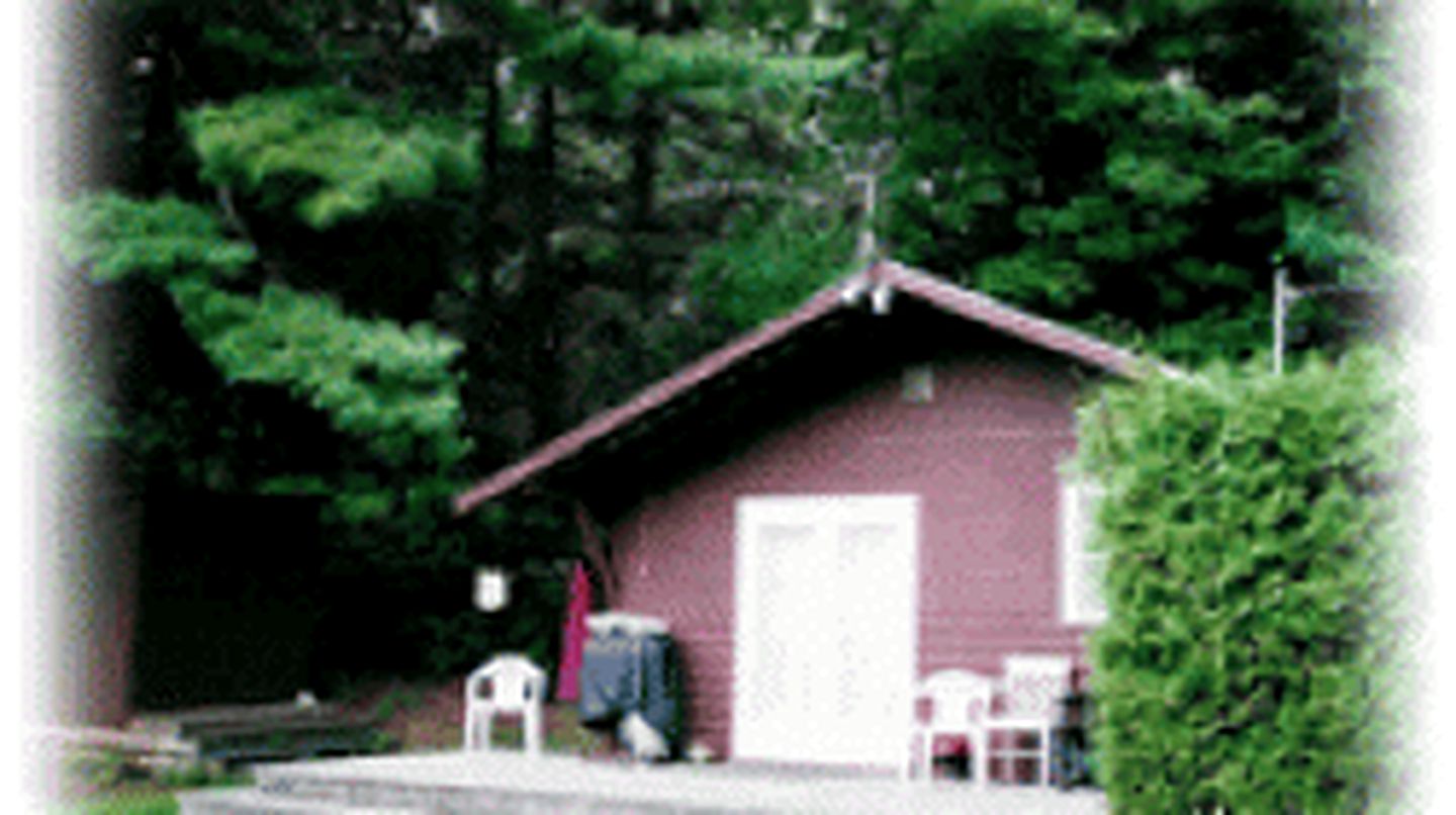 Family-Friendly Cabin on Private Lake near Wakefield, Quebec