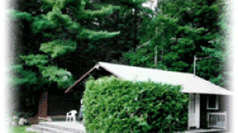 Cabins (La Pêche, Quebec, Canada)