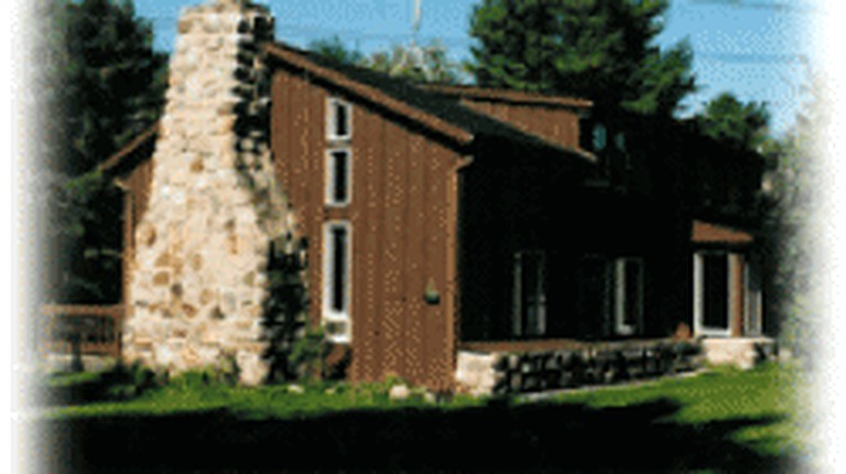 Cabins (La Pêche, Quebec, Canada)