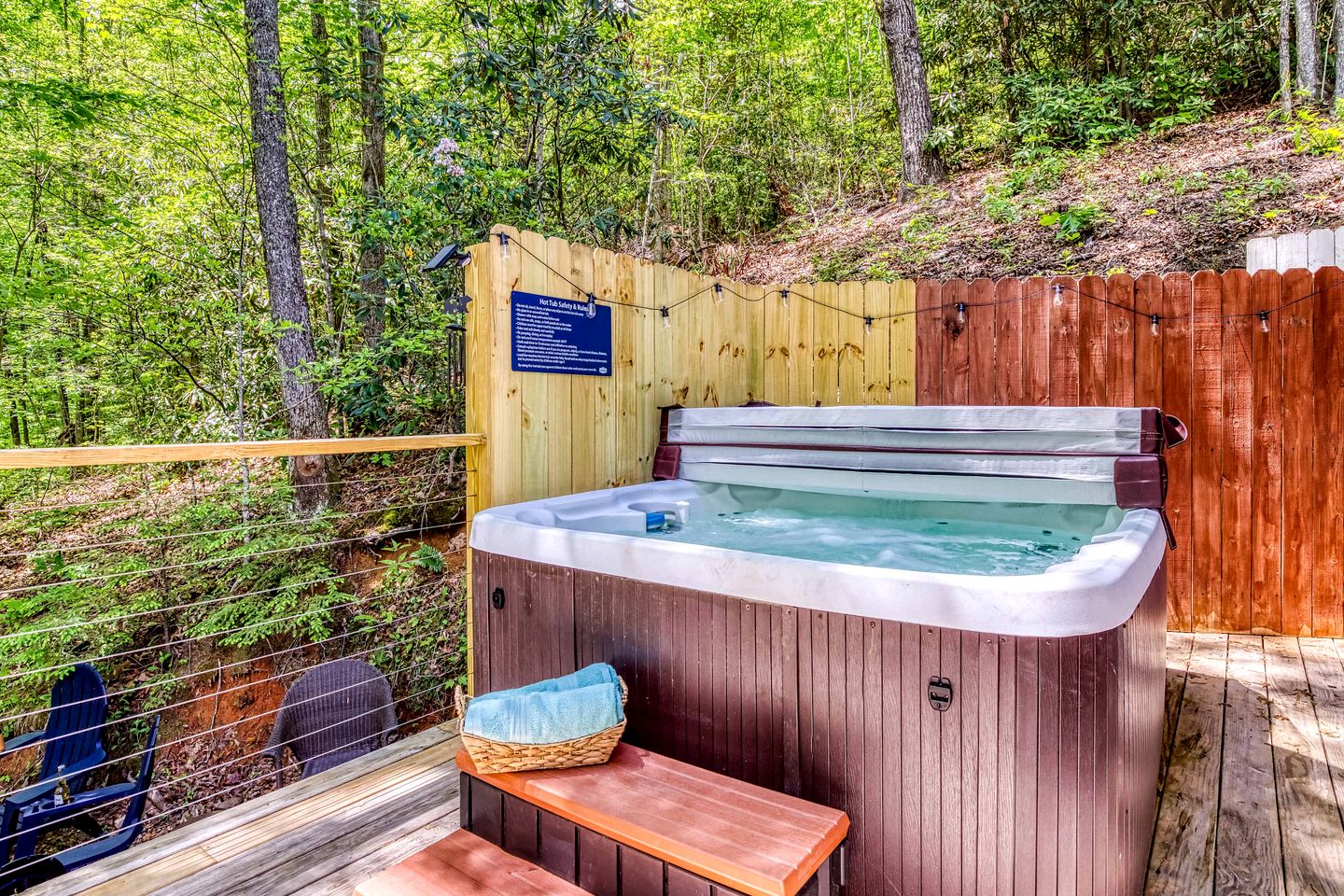 Secluded Mountain Cabin with Hot Tub & Fire Pit Deck in Gatlinburg, Tennessee
