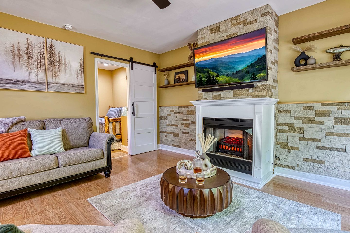 Secluded Mountain Cabin with Hot Tub & Fire Pit Deck in Gatlinburg, Tennessee
