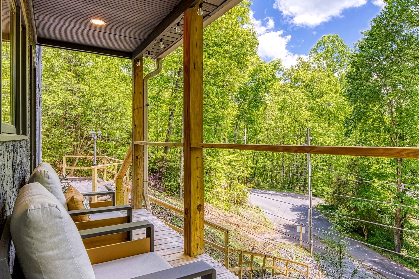 Secluded Mountain Cabin with Hot Tub & Fire Pit Deck in Gatlinburg, Tennessee