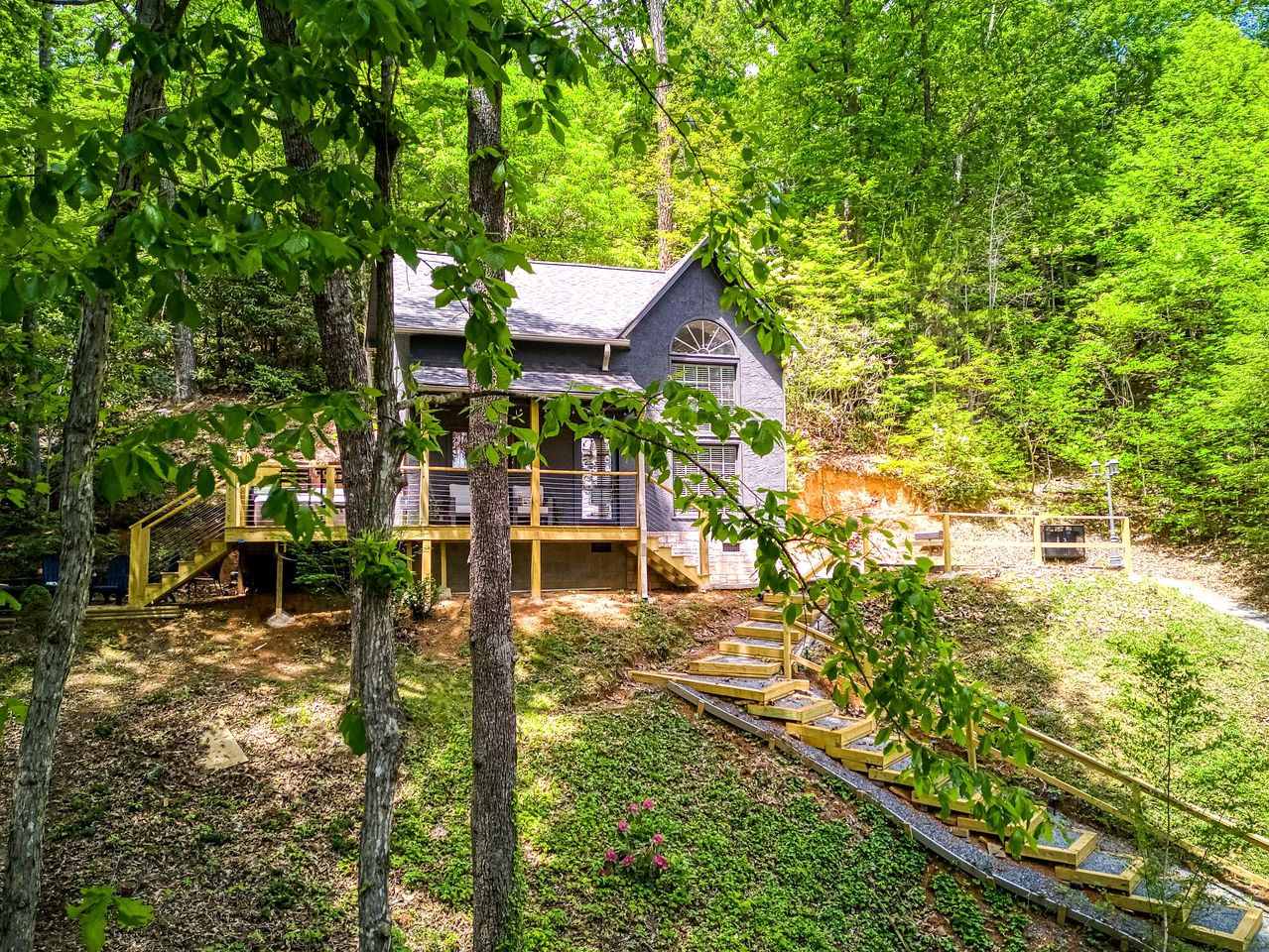 Secluded Mountain Cabin with Hot Tub & Fire Pit Deck in Gatlinburg, Tennessee