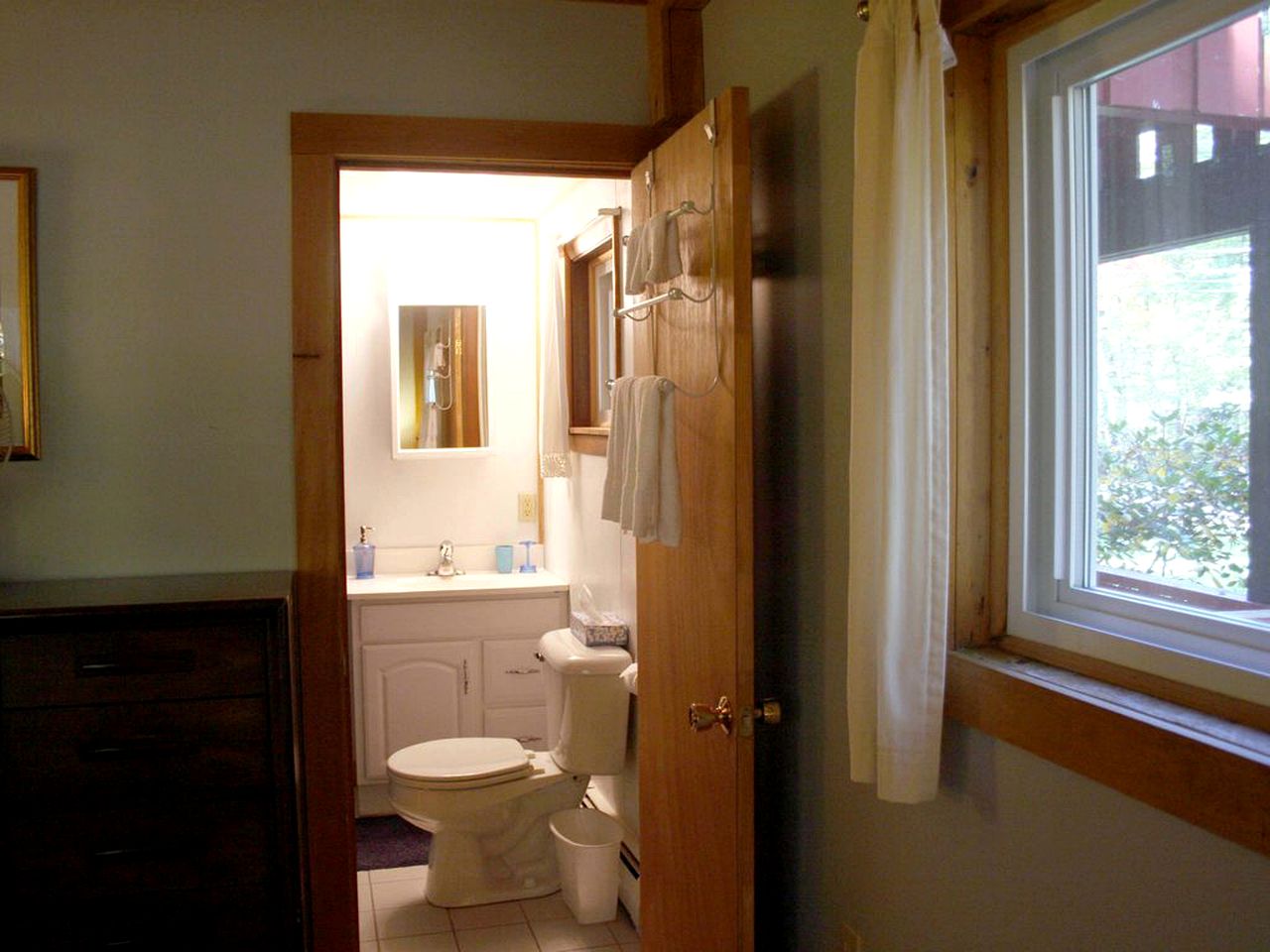 Enormous Cabin Rental with a Game Room near Three Ski Resorts in North Conway, New Hampshire