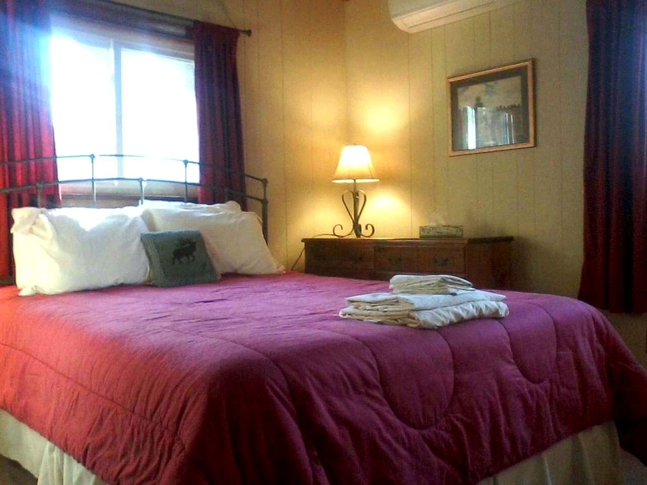 Enormous Cabin Rental with a Game Room near Three Ski Resorts in North Conway, New Hampshire