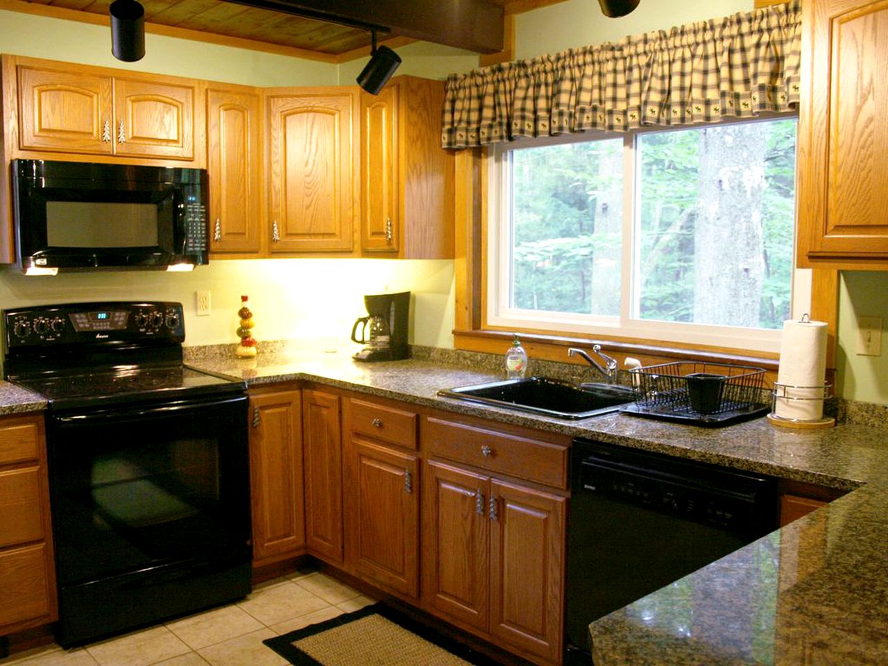 Enormous Cabin Rental with a Game Room near Three Ski Resorts in North Conway, New Hampshire