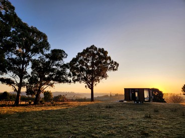 Lovely Tiny House Perfect for Outdoor and Water Activities with Firepit and Barbecue in Tasmania, Australia