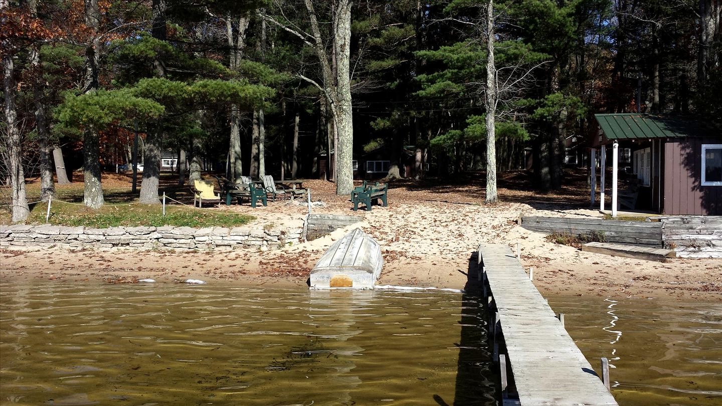 Gorgeous Getaway Cabin in the Woods near Lake Michigan in Wellston, Michigan