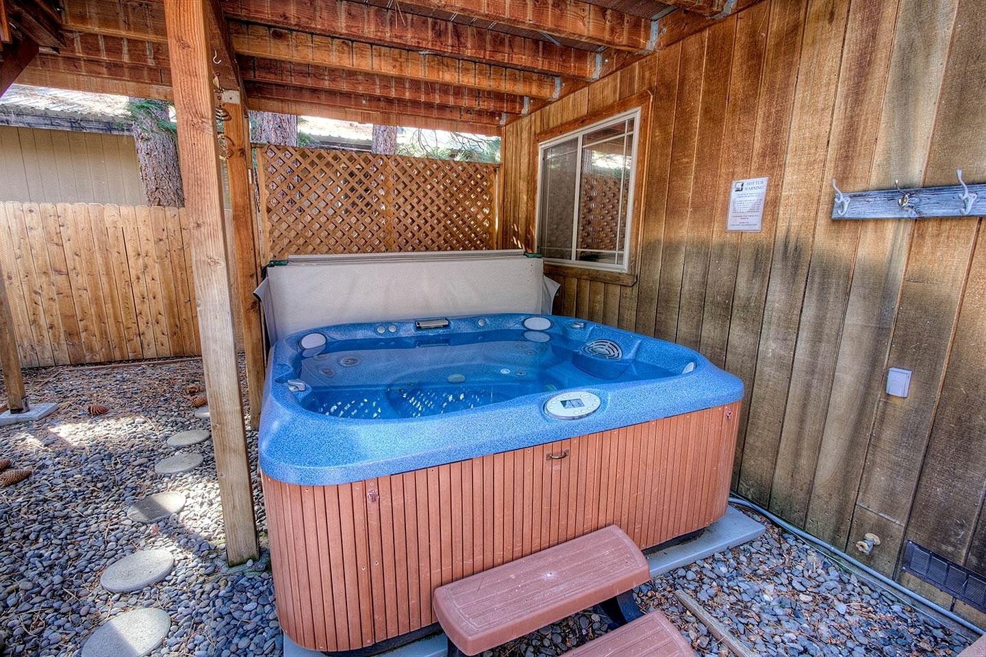 Exquisite Luxury Family Cabin with Pool Table, Hot Tub, and Wii Games in South Lake Tahoe, California