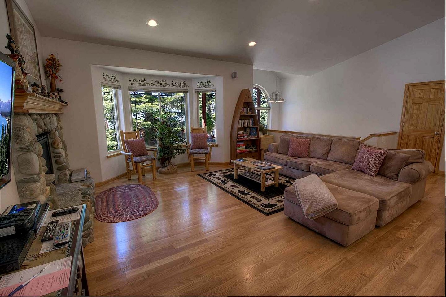 Exquisite Luxury Family Cabin with Pool Table, Hot Tub, and Wii Games in South Lake Tahoe, California