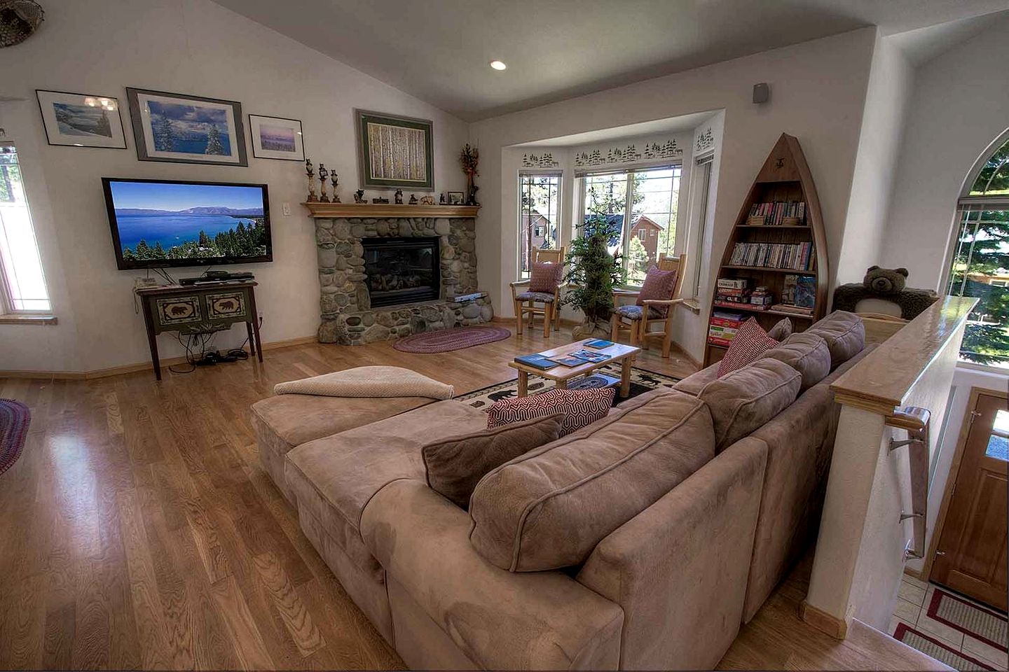 Exquisite Luxury Family Cabin with Pool Table, Hot Tub, and Wii Games in South Lake Tahoe, California