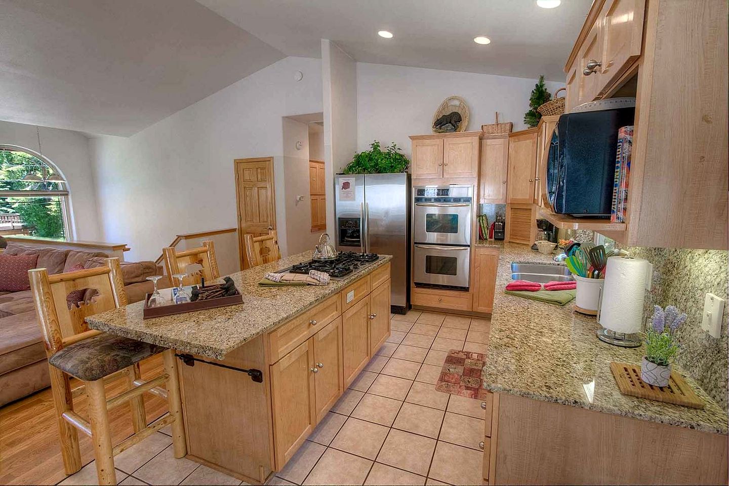 Exquisite Luxury Family Cabin with Pool Table, Hot Tub, and Wii Games in South Lake Tahoe, California