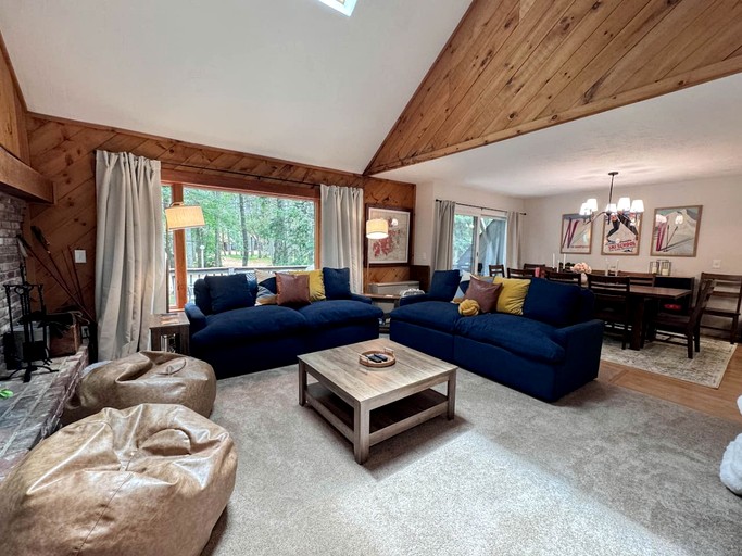 Family-Friendly Rental with Outdoor Pool in New Hampshire