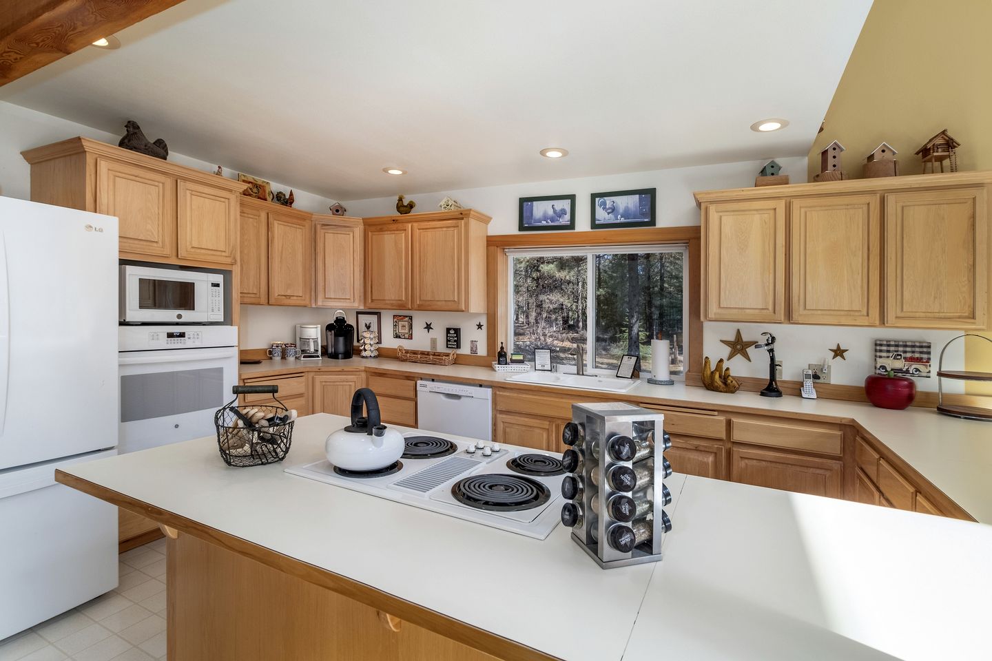 Exceptional Pet-friendly Cottage with Hot Tub for Family and Group Getaways near Leavenworth, Washington