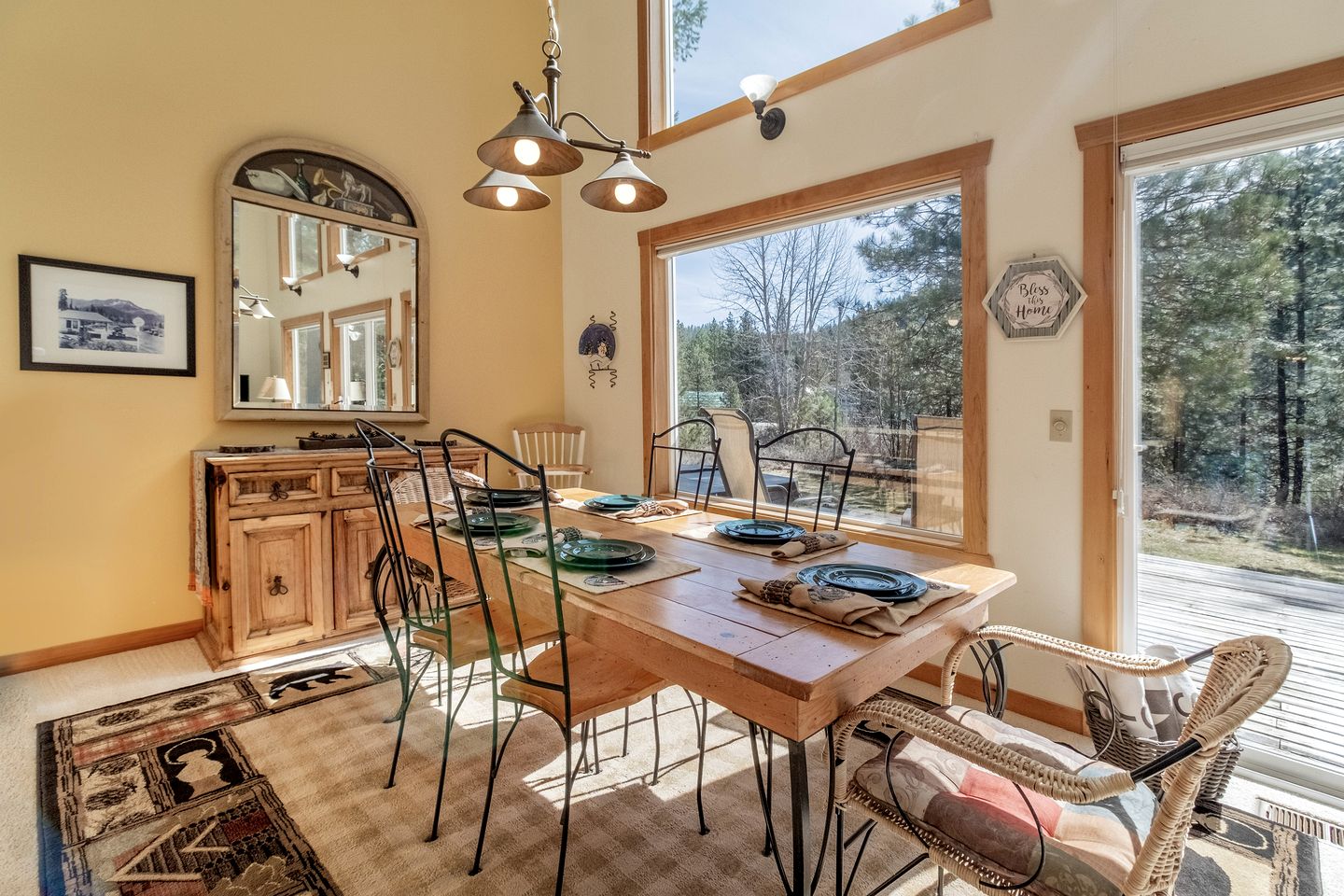 Exceptional Pet-friendly Cottage with Hot Tub for Family and Group Getaways near Leavenworth, Washington