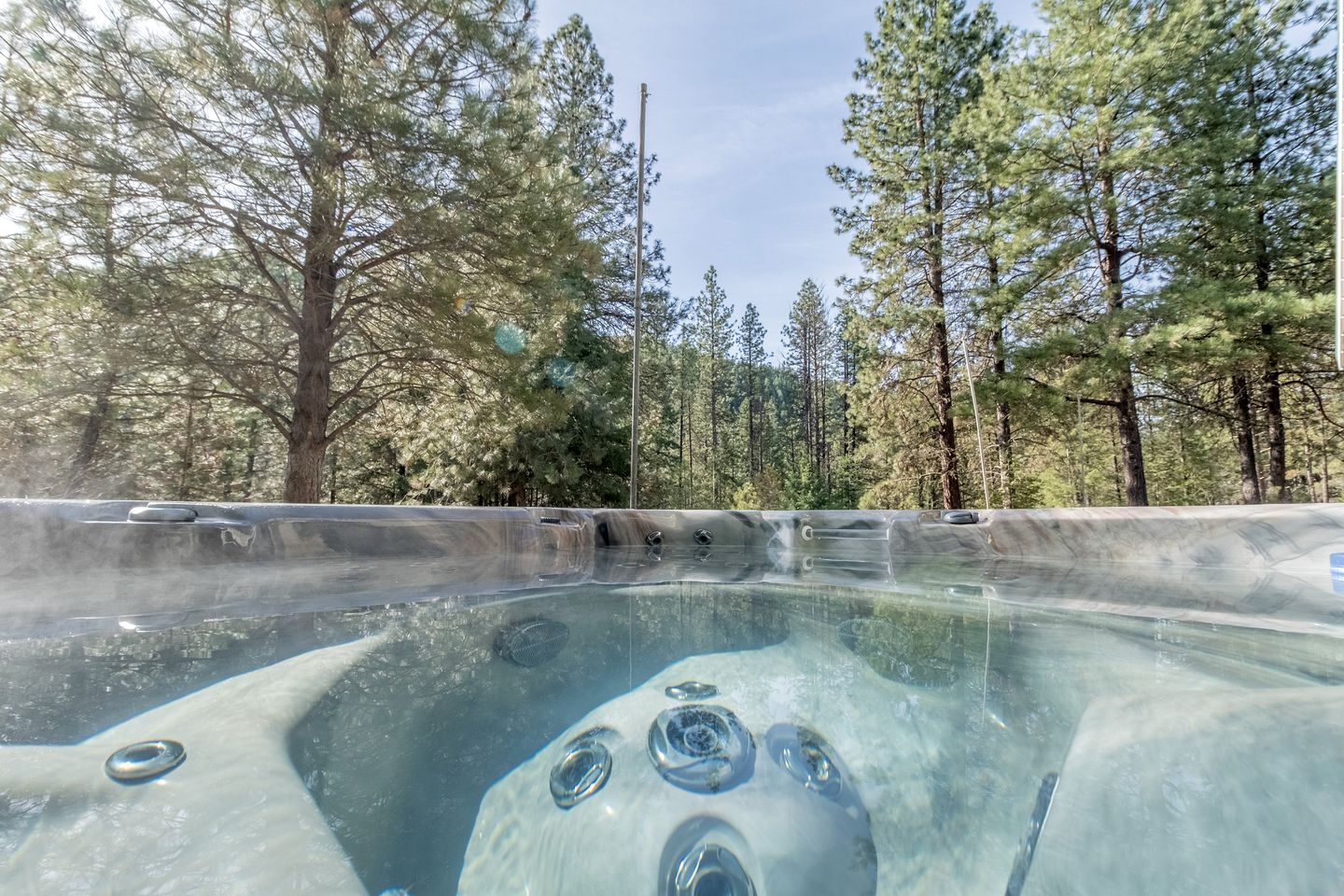 Exceptional Pet-friendly Cottage with Hot Tub for Family and Group Getaways near Leavenworth, Washington