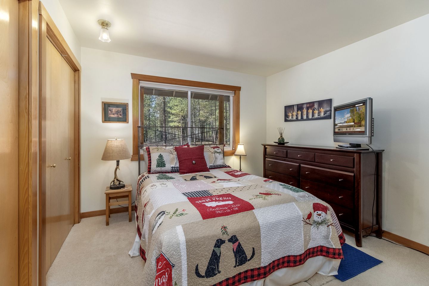 Exceptional Pet-friendly Cottage with Hot Tub for Family and Group Getaways near Leavenworth, Washington