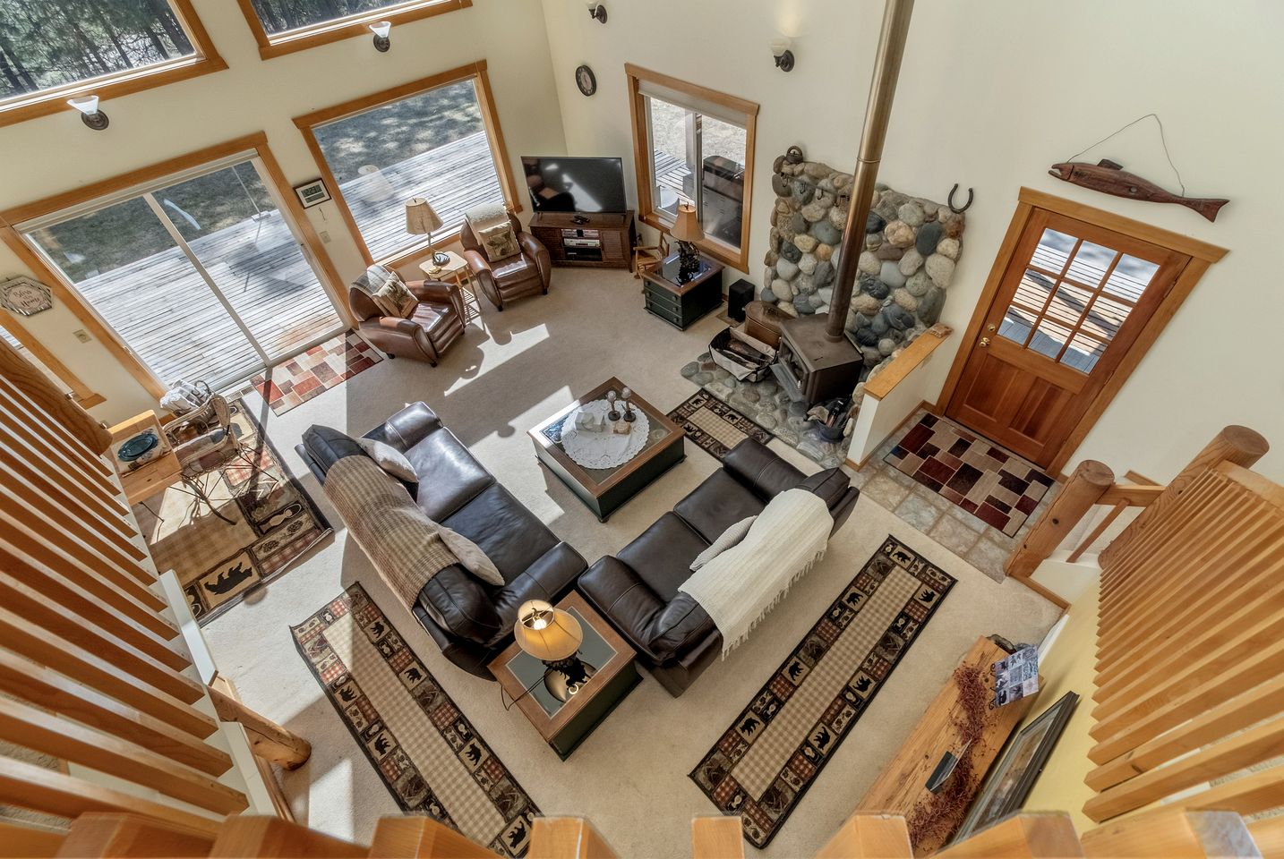Exceptional Pet-friendly Cottage with Hot Tub for Family and Group Getaways near Leavenworth, Washington