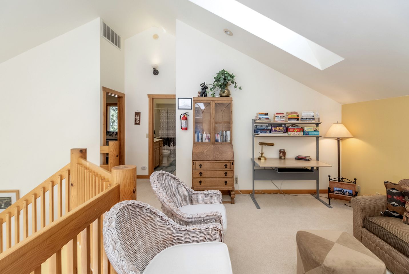 Exceptional Pet-friendly Cottage with Hot Tub for Family and Group Getaways near Leavenworth, Washington