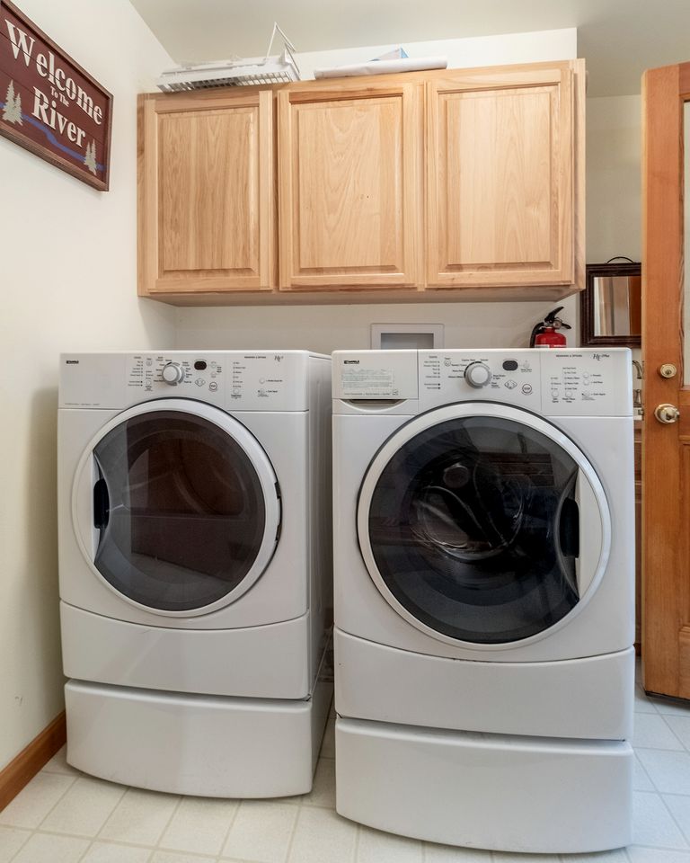 Exceptional Pet-friendly Cottage with Hot Tub for Family and Group Getaways near Leavenworth, Washington