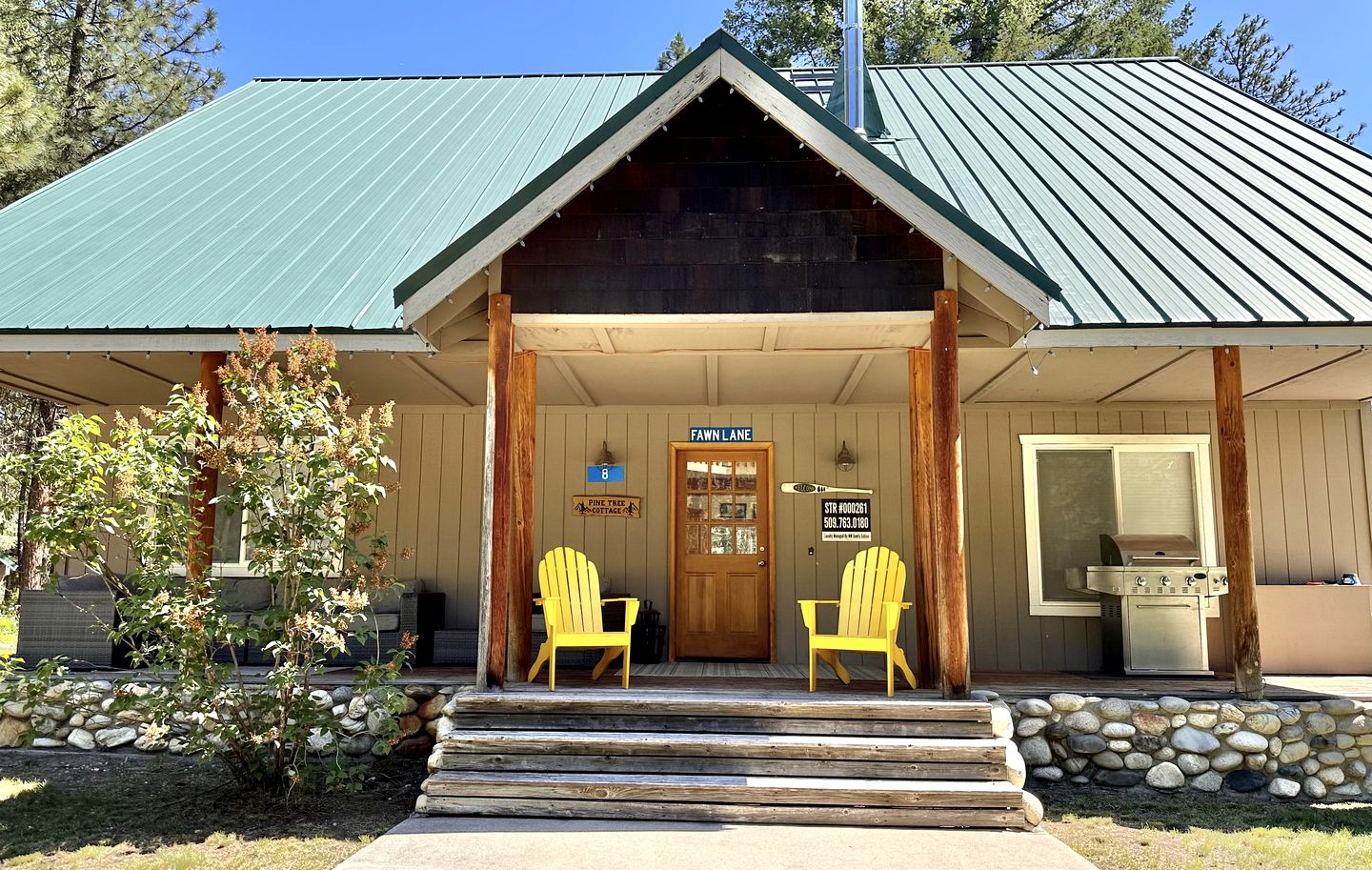 Exceptional Pet-friendly Cottage with Hot Tub for Family and Group Getaways near Leavenworth, Washington