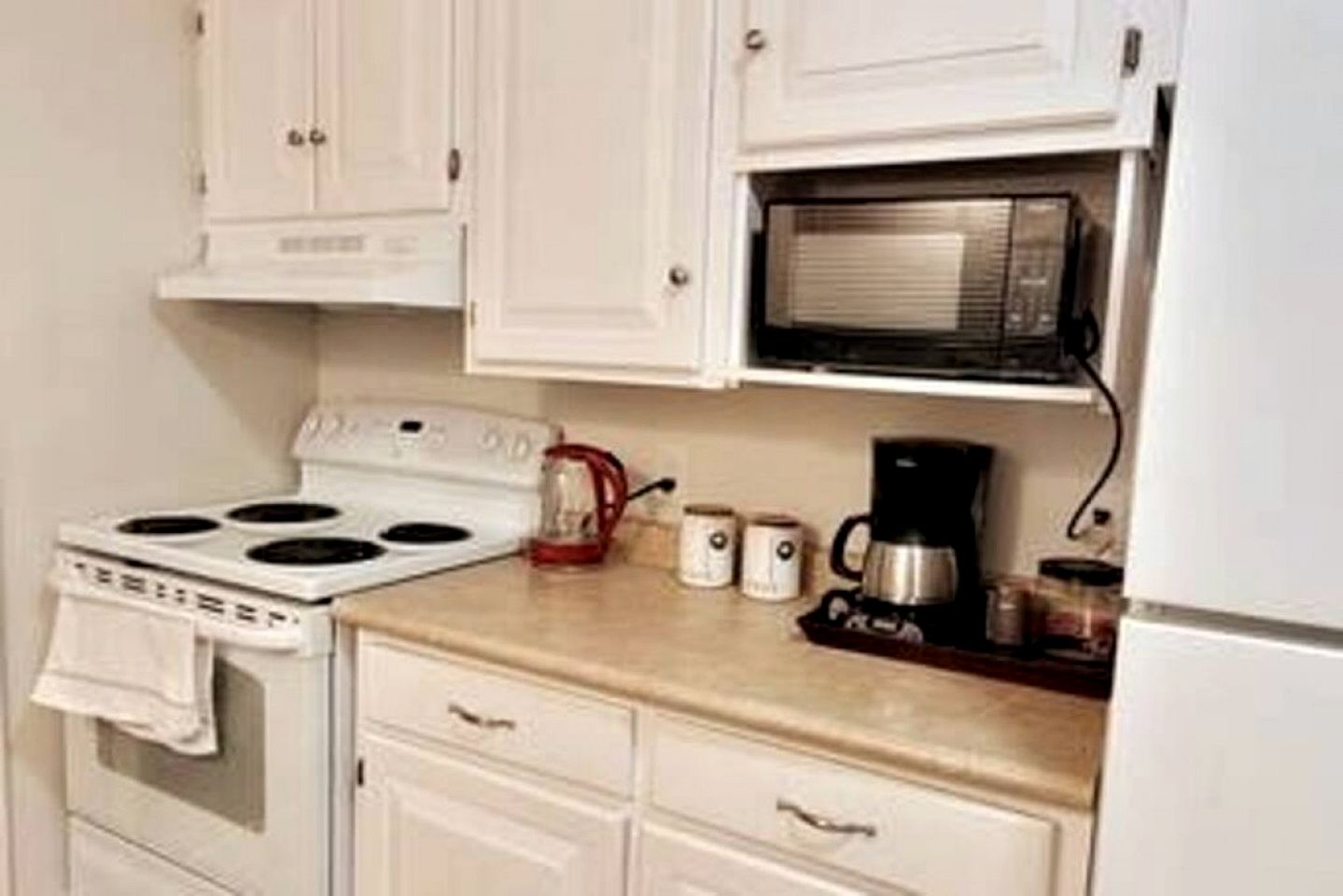 Renovated Waterfront Cottage with Stunning Crowe Lake Views, Dock & Firepit, Relaxing Retreat Near Marmora, Ontario