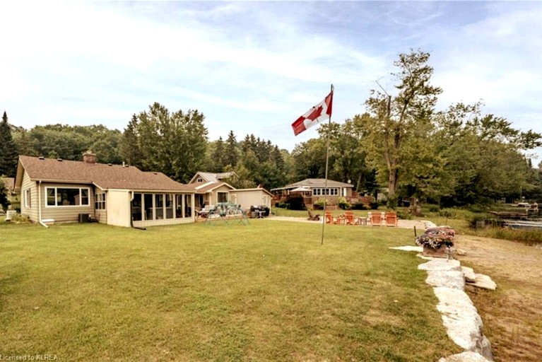 Cottages (Canada, Kawartha Lakes, Ontario)