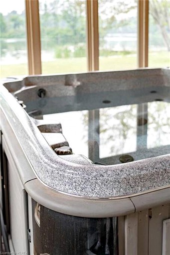 Cottages (Canada, Kawartha Lakes, Ontario)