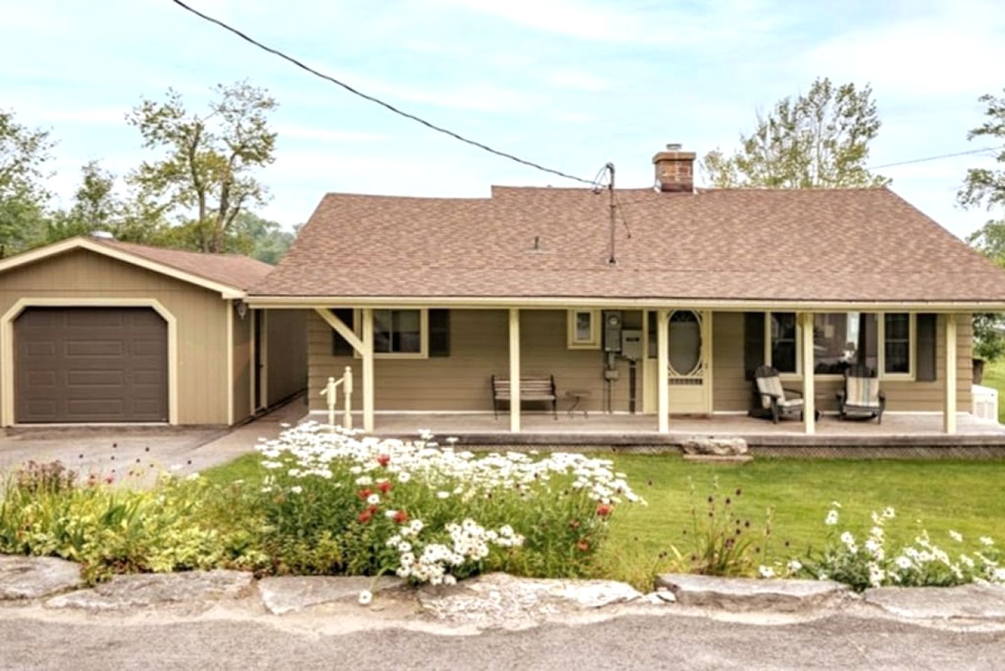 Renovated Waterfront Cottage with Stunning Crowe Lake Views, Dock & Firepit, Relaxing Retreat Near Marmora, Ontario