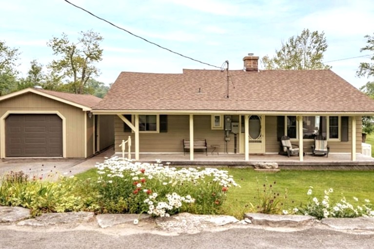 Renovated Waterfront Cottage with Stunning Crowe Lake Views, Dock & Firepit, Relaxing Retreat Near Marmora, Ontario