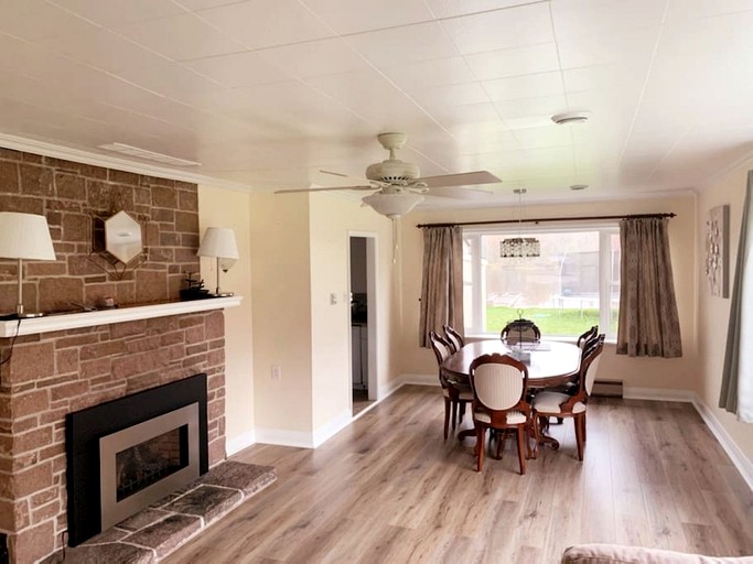 Cottages (Canada, Kawartha Lakes, Ontario)