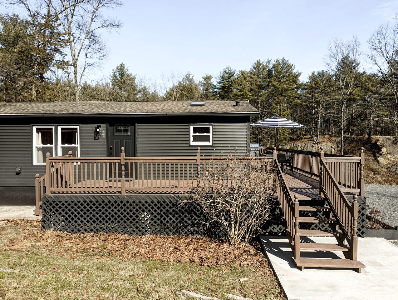Chic Cabin Ideal for a Special Family Getaway in New York