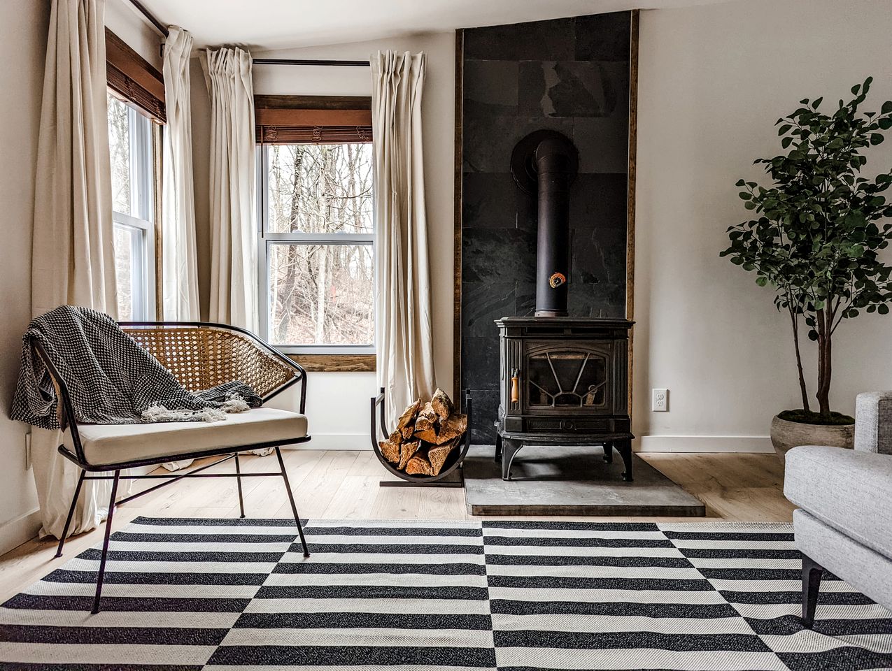 Chic Cabin Ideal for a Special Family Getaway in New York