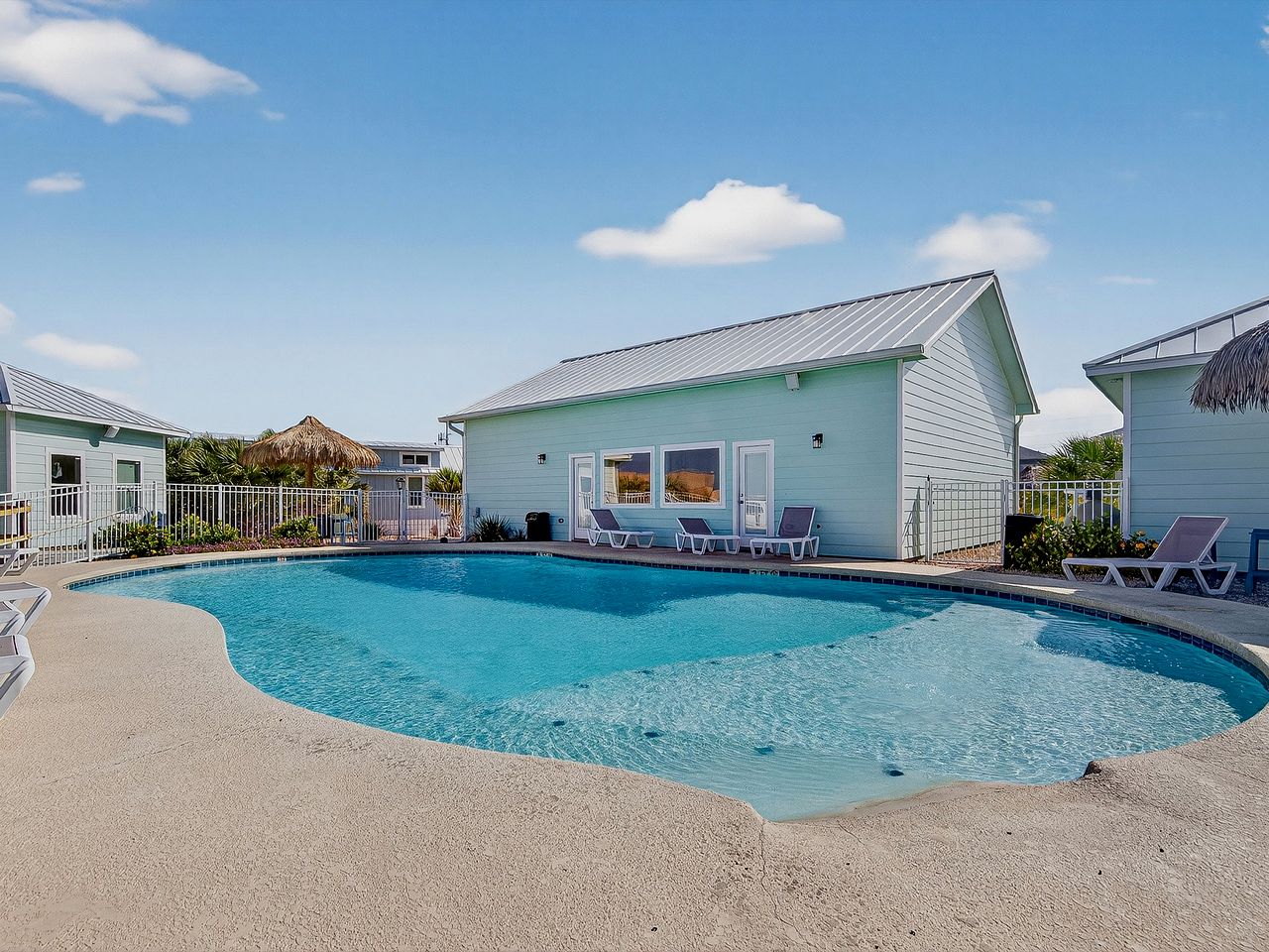 Cozy Tiny Home with Private Palapa Kitchen near Ship Channel in Port Aransas, TX