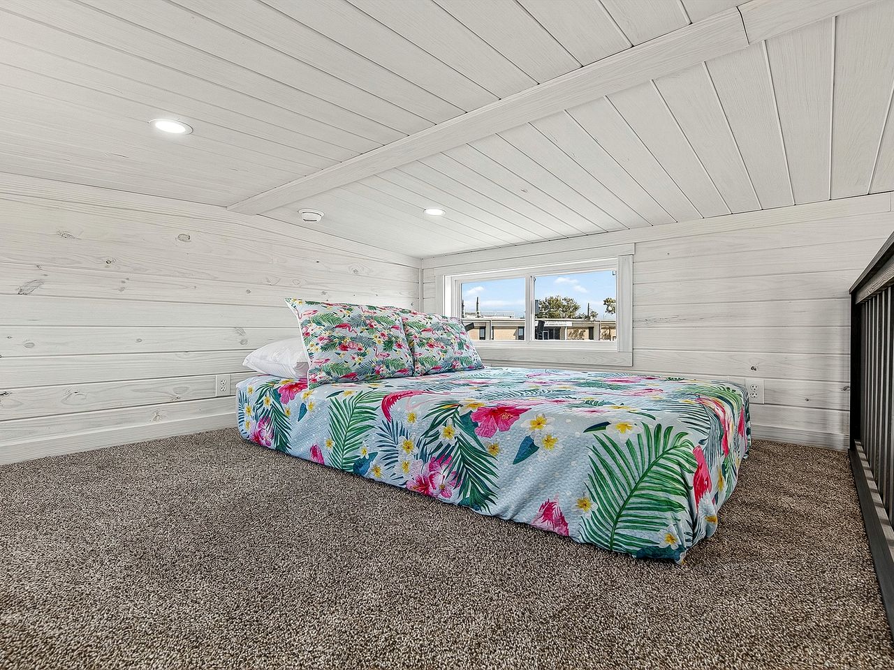 Cozy Tiny Home with Private Palapa Kitchen near Ship Channel in Port Aransas, TX